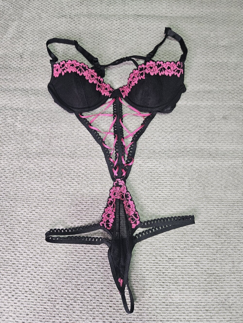 NWOT! Teddy With Ribbon Detail